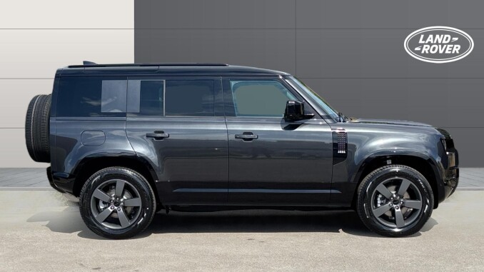 Land Rover Defender 3.0 D250 X-Dynamic HSE 110 5dr Auto Diesel Estate - Image 5